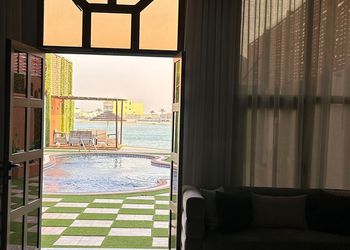 شاليه ـ6 غرف نوم مطلة على البحر 