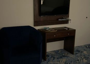 استديو بسرير ماستر وأثاث مريح 