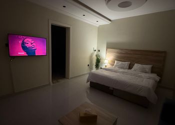 استديو بسرير ماستر وجلسة جانبية
