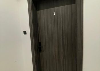 استديو بدخول ذاتي وتصميم هادئ 
