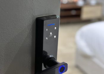 استديو هادئ بسرير ماستر
