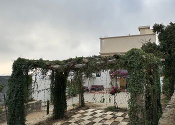 مزرعة مع غرف ومطبخ وحمام 