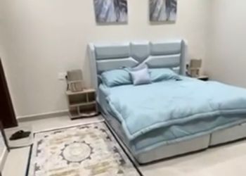 شقة بغرفة جلوس وغرفتين نوم 