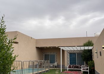 شاليه بمسبح خارجي وصالة جلوس