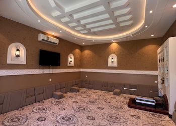 شاليه بمجلس كبير مطل على المسبح