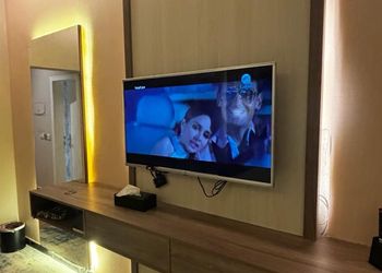استديو بأثاث مريح وجميل وراقي 
