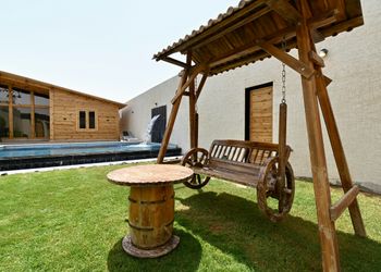 شاليه بمسطح اخضر