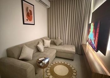 استديو بسرير ماستر وأثاث مريح 
