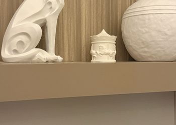 استديو بأثاث مريح وبسيط 