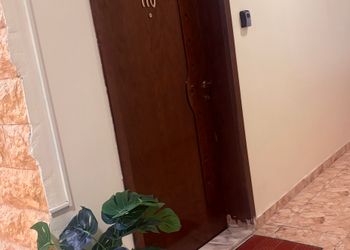شقة بصالة مريحة ودخول ذاتي 