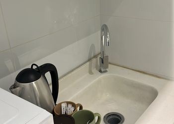 استديو بسرير ماستر وجلسة جانبية