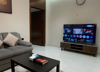شقة بصالة مريحة وغرفة نوم 
