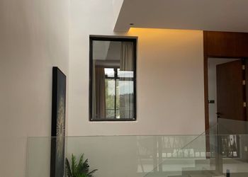 شالية بمجلس مطل على المسبح 