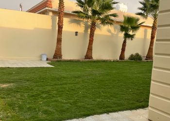 شاليه بجلسة خارجية وألعاب أطفال
