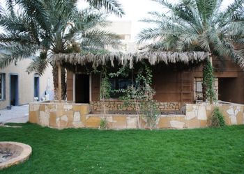 شاليه عائلي فاخر بمسطح أخضر 