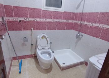 استديو بأسرة مفردة وأثاث مريح