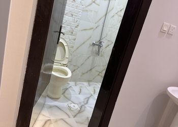 شقة بغرفة جلوس وغرفة نوم 