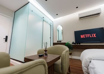 استديو هادئ بدخول ذاتي 