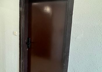 شقة بصالة وجلسة خارجية 