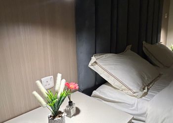 استديو بسرير ماستر وأثاث مريح 