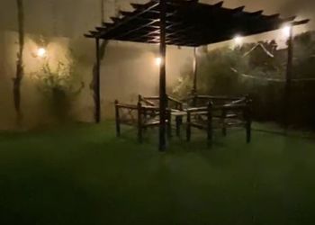 شاليه بمسبح ومسطح اخضر
