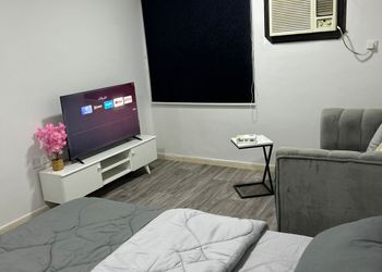 استديو بسرير ماستر وأثاث مريح 