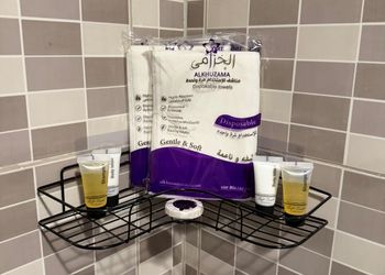 شقة بغرفة معيشة وغرفة نوم 