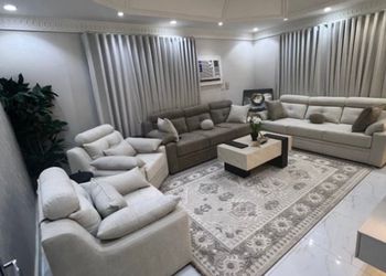 شقة بغرفة معيشة وغرفتين نوم 