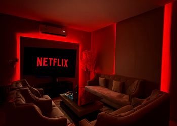 شقة بصالة مريحة ودخول ذاتي 