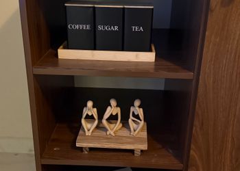 استديو بأثاث مريح وبسيط 