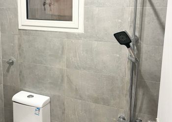 شقة بثلاث غرف نوم مع مدخل مستقل