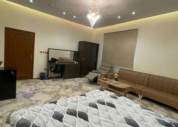 استديو بسرير ماستر وأثاث مريح 
