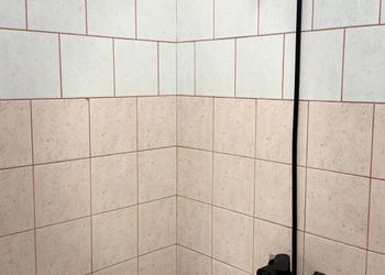 شقة بصالة أنيقة ودخول ذاتي