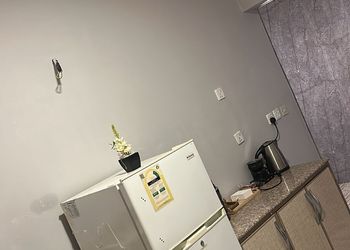 شاليه بمسطح اخضر ومسبح 