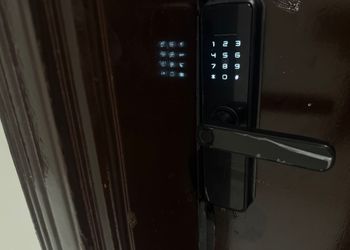استديو بأثاث مريح وبسيط 