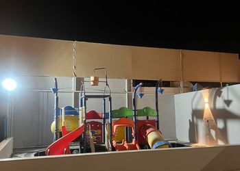 شاليه بمسطح اخضر وألعاب مائية 