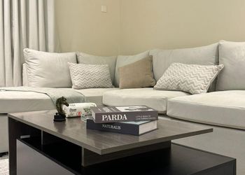 استديو بسرير ماستر وجلسة جانبية 