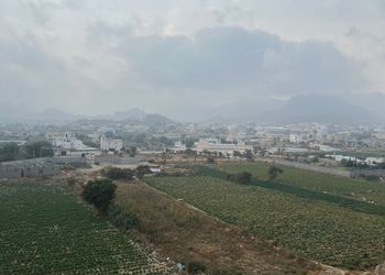 كوخ بصالة وثلاث غرف نوم وإطلالة