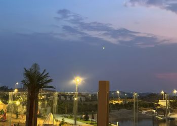 منتجع فندقي بمسبح خارجي وصالة 