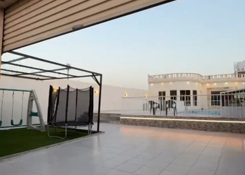 شاليه بمجلس ومسبح خارجي 