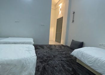 استديو بأثاث مريح وبسيط 