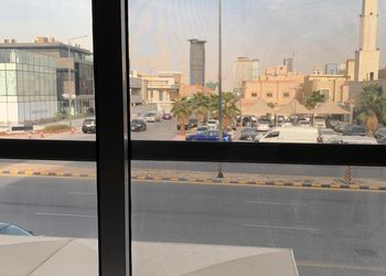 شقة بثلاث غرف نوم وصالة