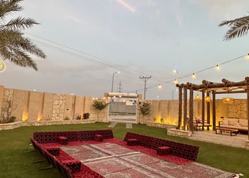 شاليه بمجلسين وألعاب اطفال 