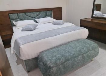 شقة بصالة وغرفة نوم وبأثاث مريح