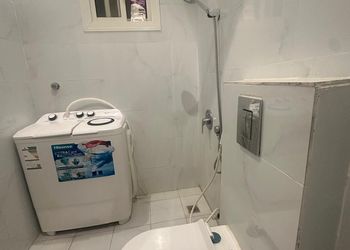 شقة بغرفة معيشة وغرفتين نوم 