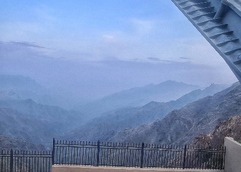   شاليه بإطلالة على الجبل 