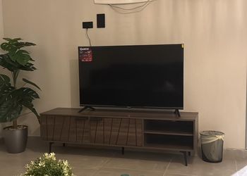 شقة بغرفة معيشة وغرفتين نوم 