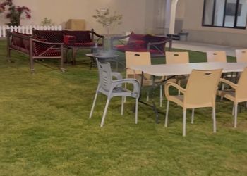شاليه بمجلس مطل على المسبح 