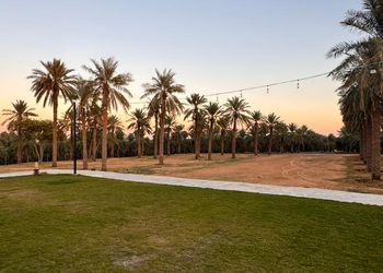 مزرعة بمناظر خلابة وجلسة خارجية 