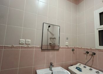 شقة بغرفة معيشة وغرفة نوم 